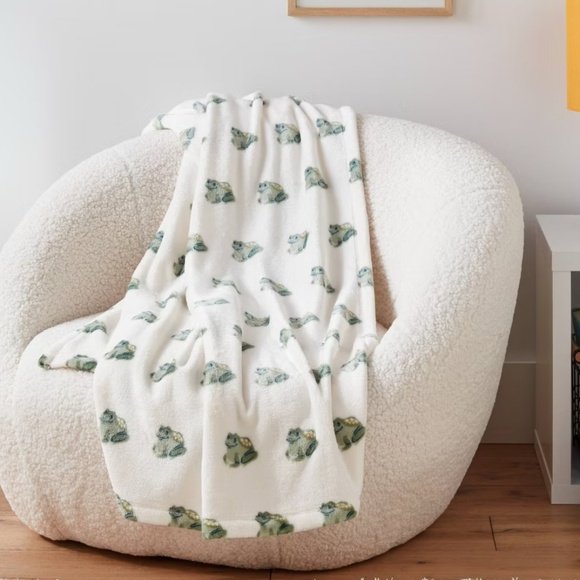Frogs Printed Plush Throw Blanket - Room Essentials - Picture 2 of 10